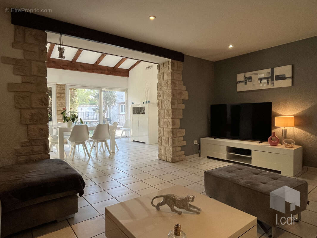 Maison à MONTELIMAR