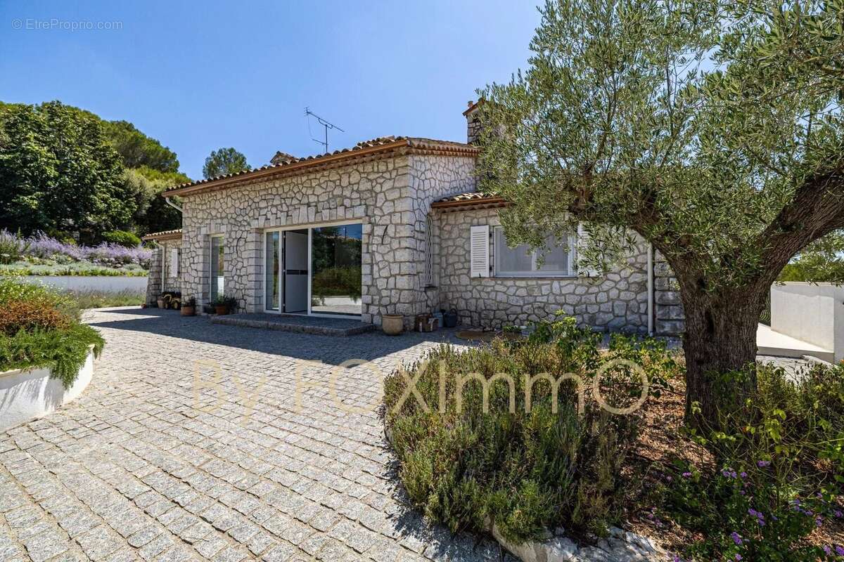 Villa entierement refaite à neuve 6 pieces Domaine des Clausonnes Biot - photo 18
