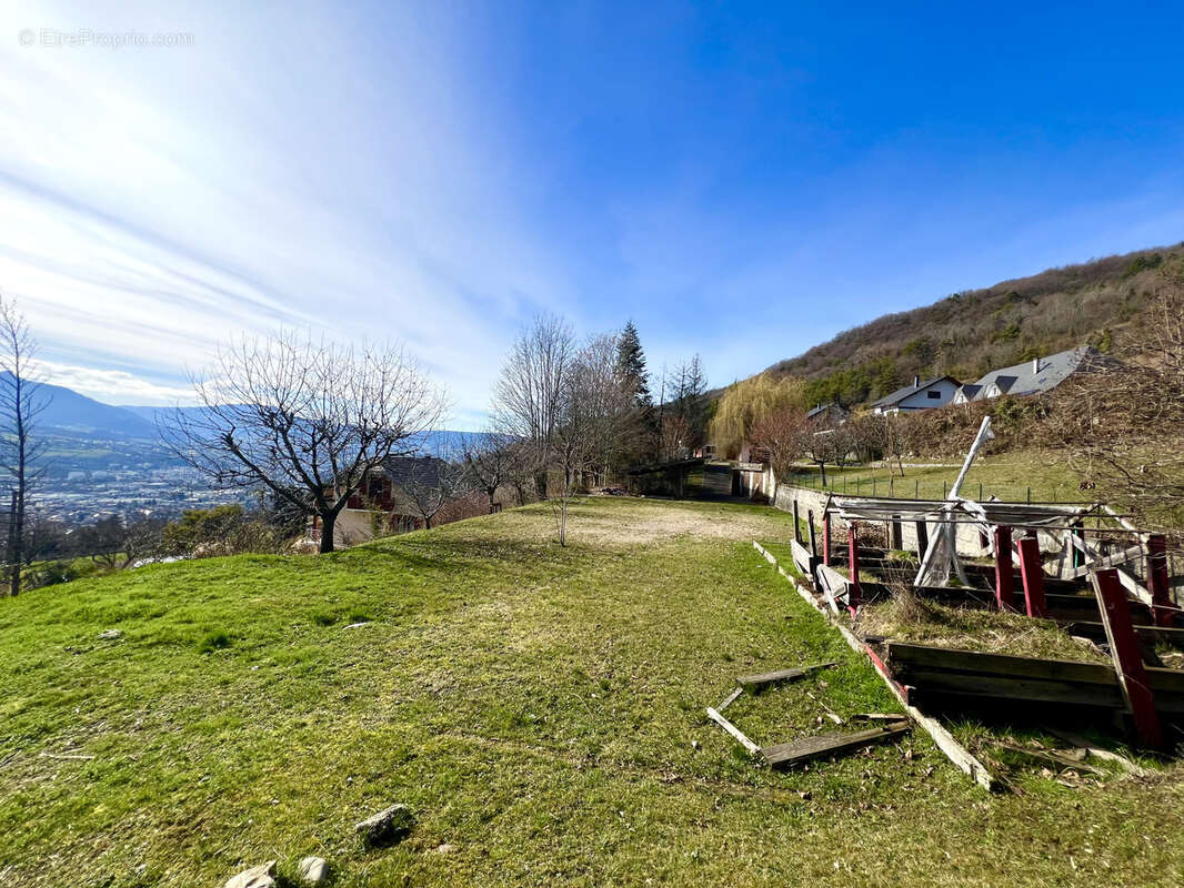 Terrain à SAINT-ALBAN-LEYSSE