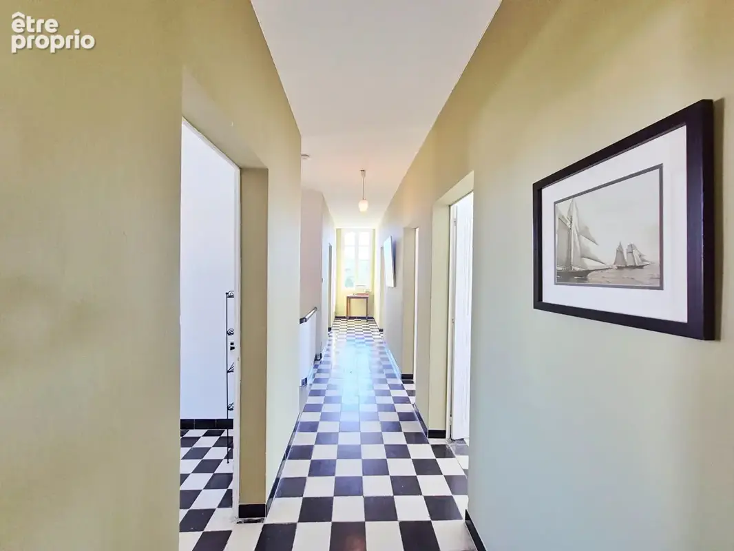 Spacieuse maison de village de six chambres avec piscine, jardin et activité de location saisonnière établie - photo 6