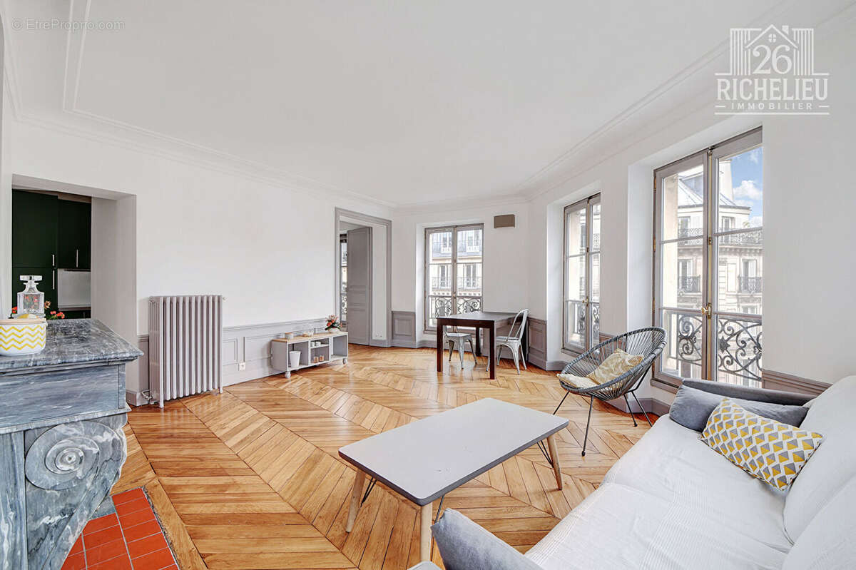 Appartement à PARIS-1E
