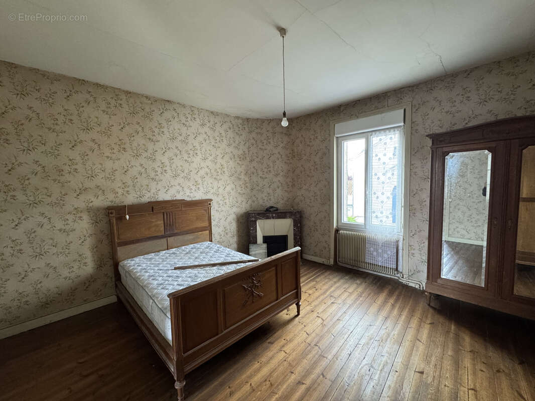 Maison à BARBEZIEUX-SAINT-HILAIRE