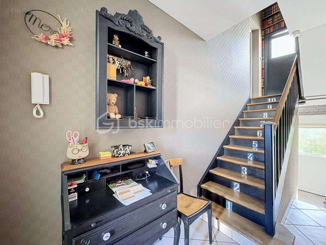 Maison lumineuse 4 chambres avec jardin, garage et combles aménageables à Tourcoing - photo 6