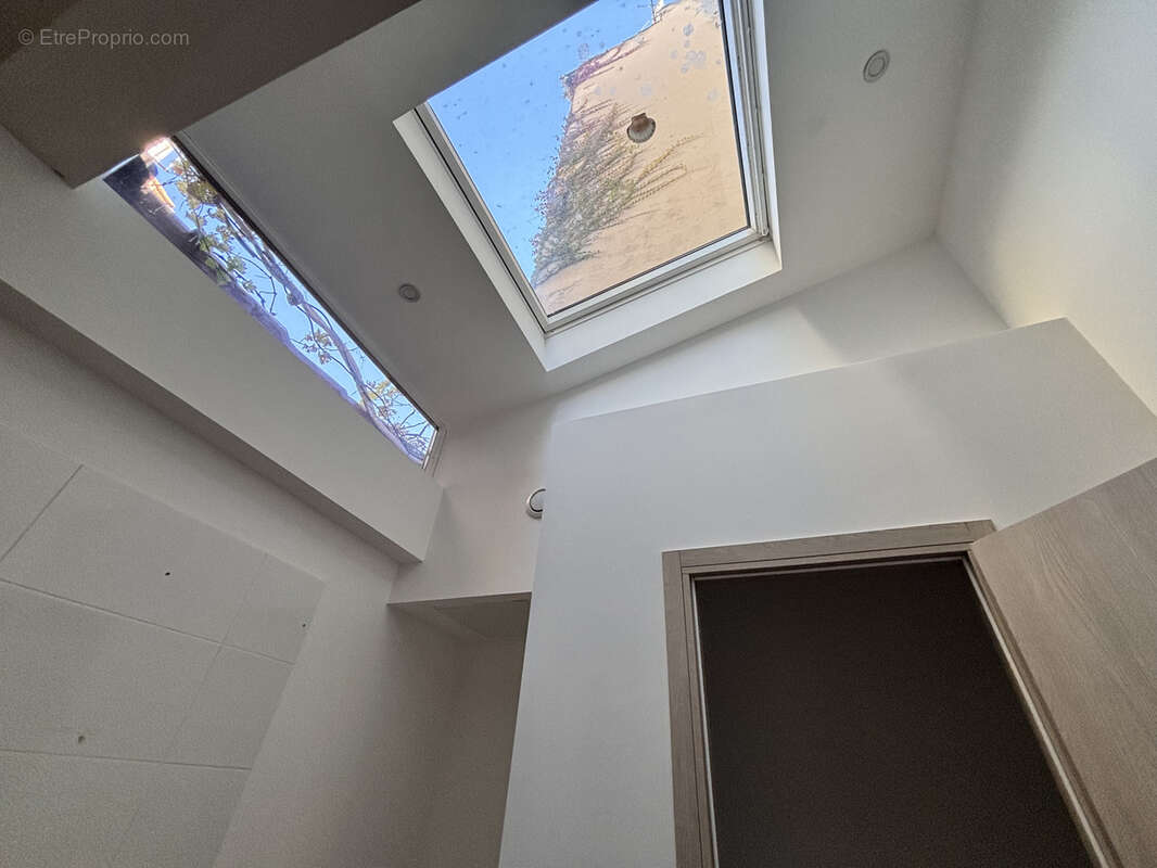 Commerce à MARSEILLE-4E