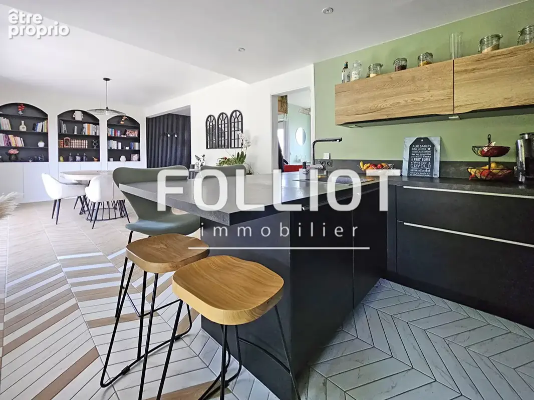 Maison 8 pièces 5 chambres à vendre à Cresserons - 150 m² sur un terrain de 1100 m² - photo 5