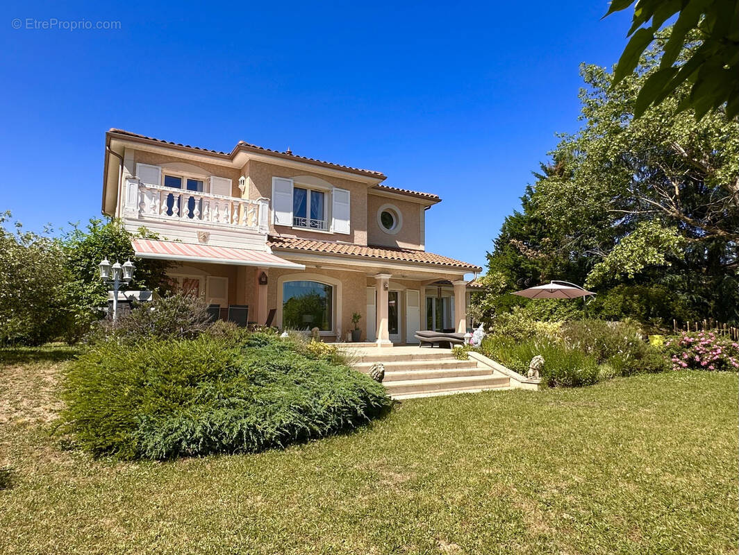 Maison à GREZIEU-LA-VARENNE