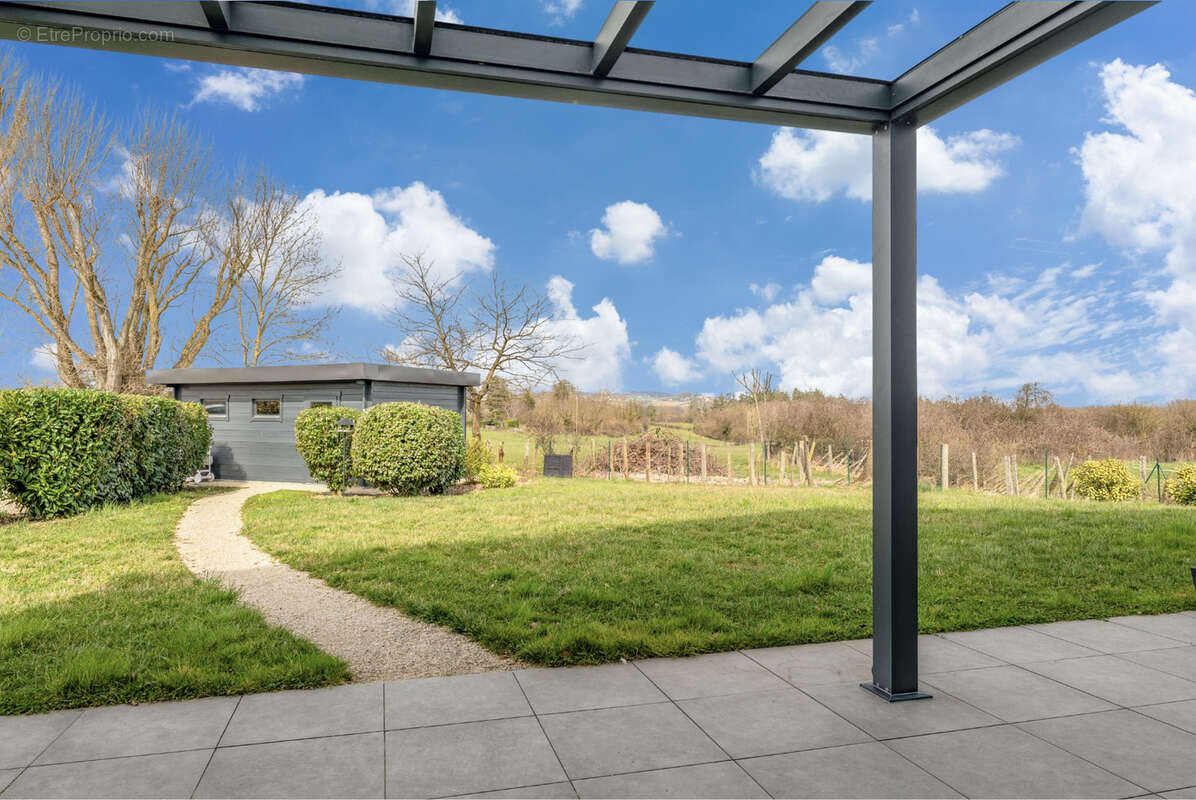 Maison à LA TOUR-DE-SALVAGNY