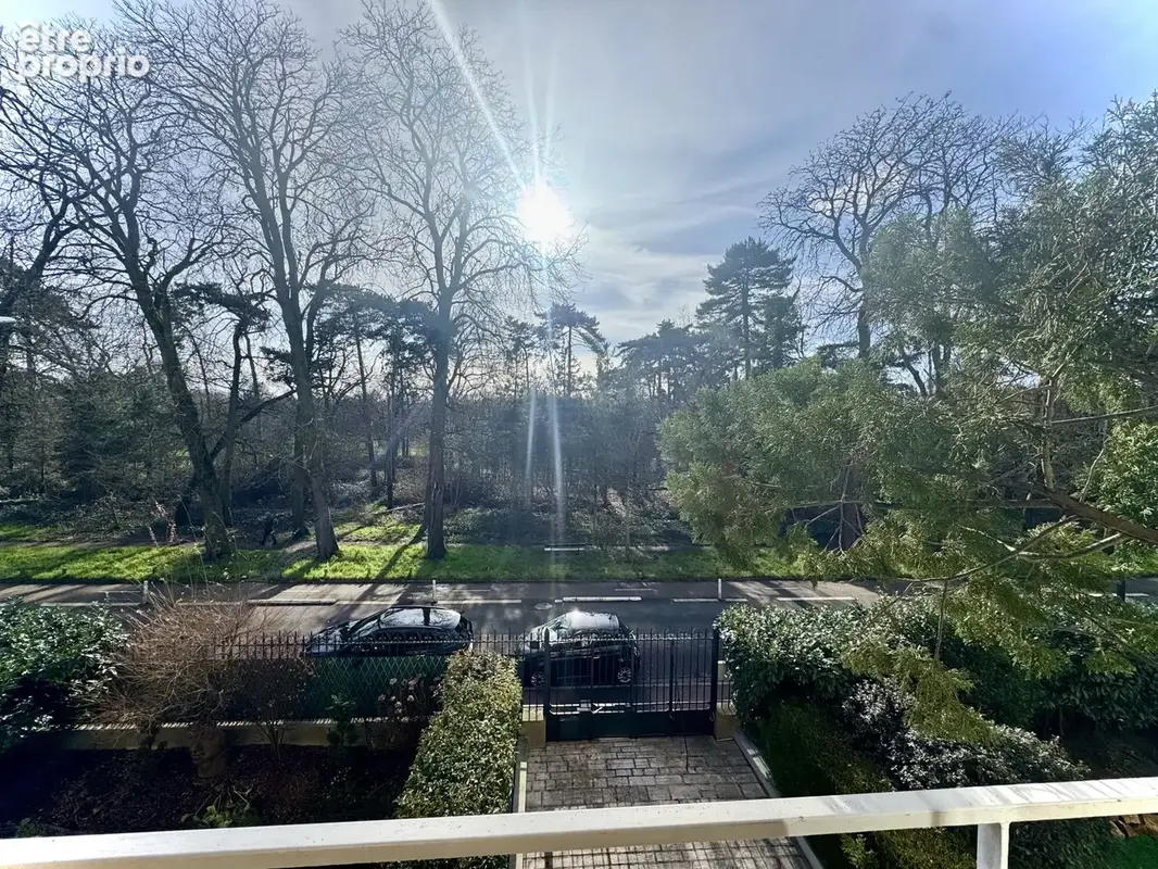 Appartement familial de prestige   140m2   balcon plein sud   vue sur le bois - photo 2