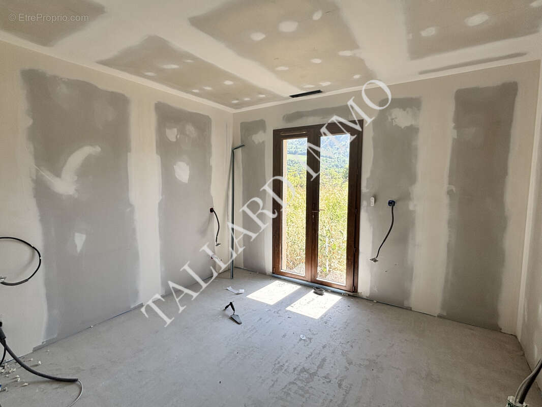 Espinasses, Maison de plain pied hors d'eau hors d'air sur terrain 1839 m2 - photo 11