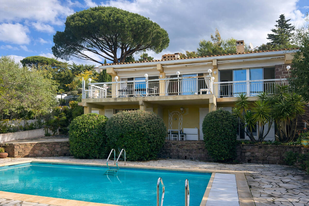 Maison à ROQUEBRUNE-SUR-ARGENS