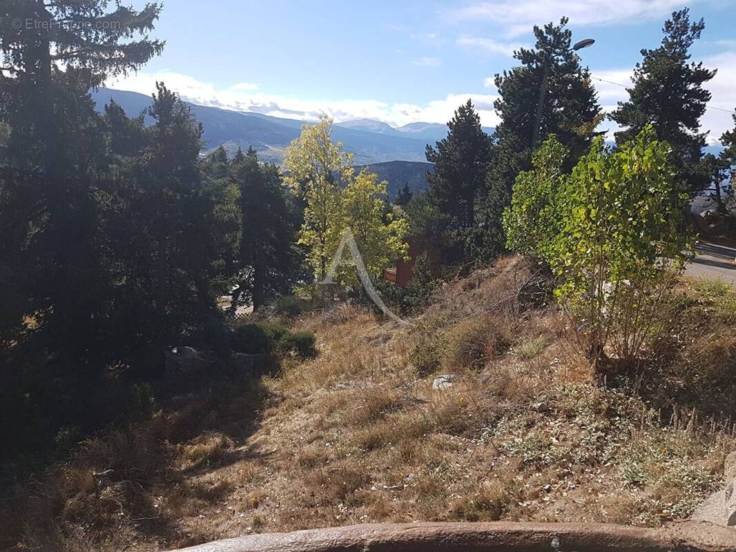 Terrain à FONT-ROMEU-ODEILLO-VIA