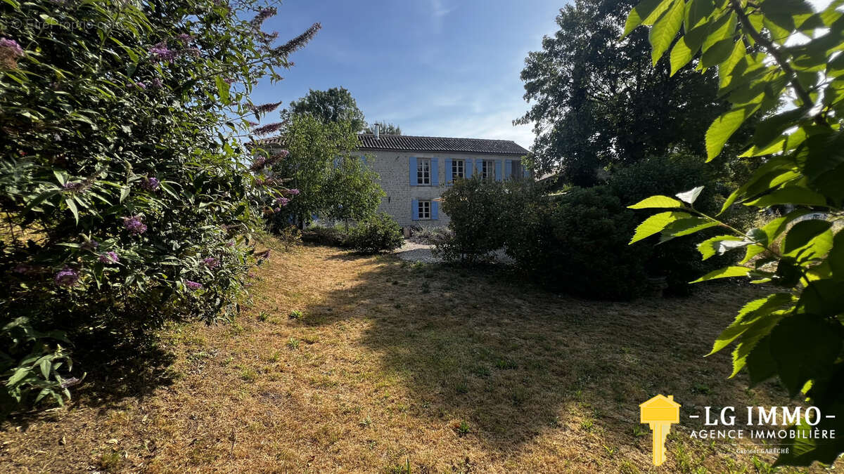 Charentaise de charme rénovée, 5 chambres, gîte,  jardin proche Mirambeau - photo 25