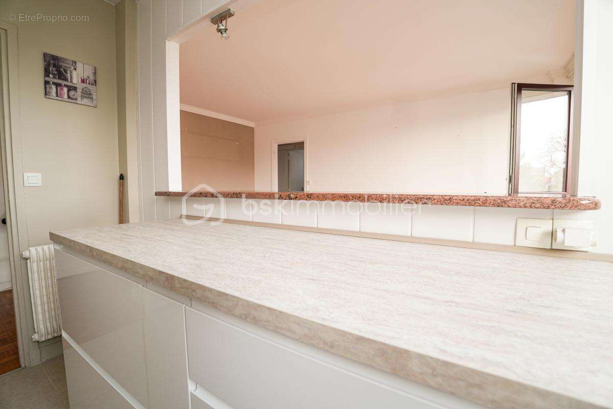 Appartement à LES PAVILLONS-SOUS-BOIS