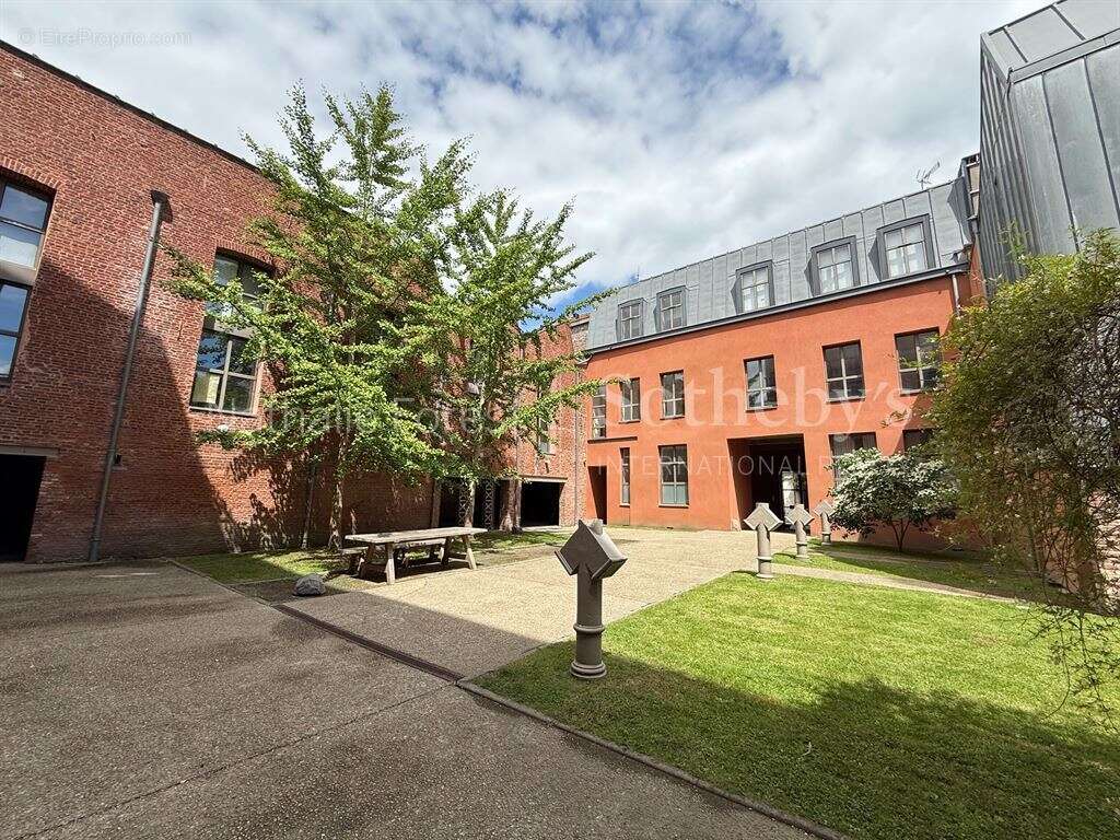 Vieux lille / rue de metz / rare t4 en duplex aux volumes hors normes ! - photo 16