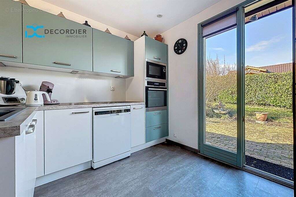 Maison individuelle a vendre a neuvecelle - photo 5