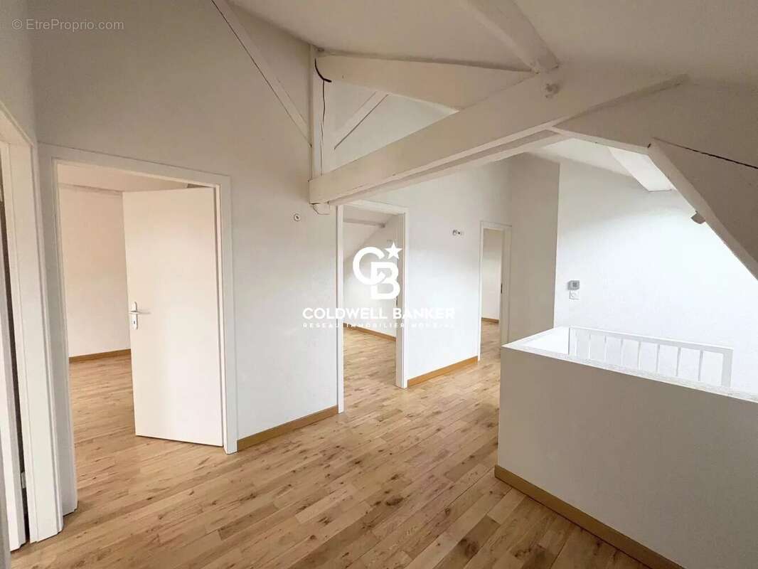 Appartement à CRANVES-SALES
