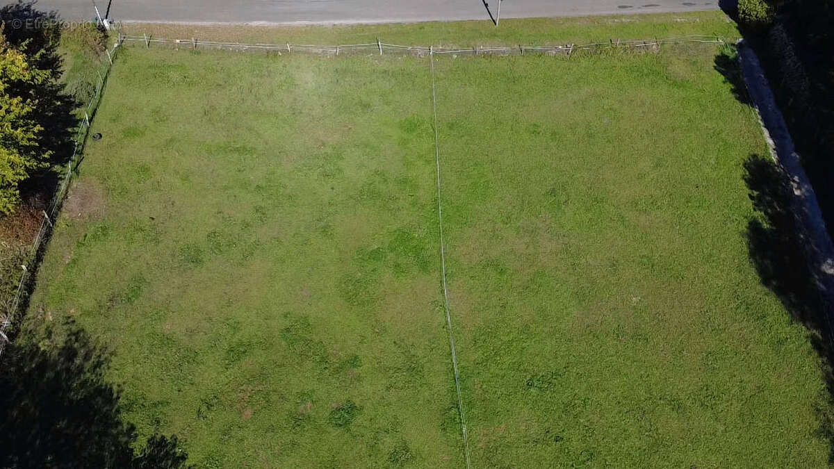 Terrain à TERRASSON-LAVILLEDIEU