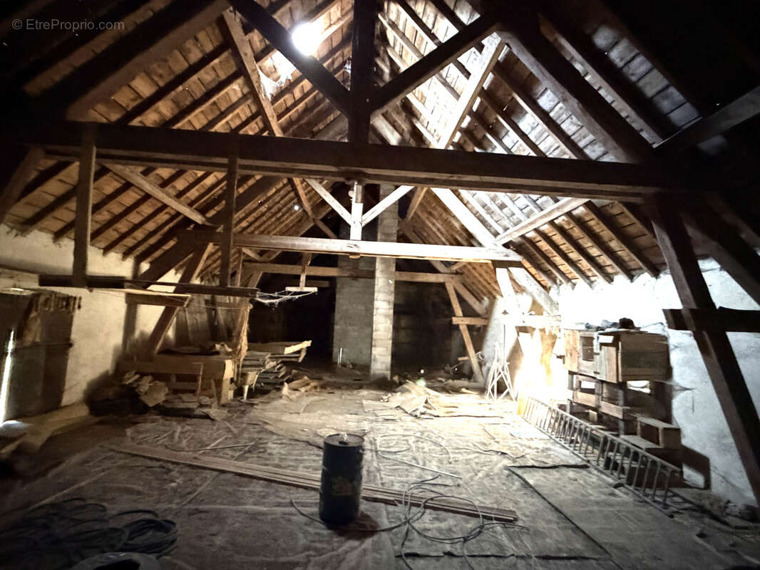 Marcenat   Jolie maison de plain-pied de 138 m2 sur un terrain de 2 272 m2 - photo 12