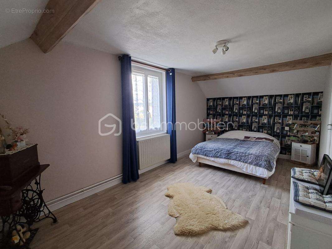 Maison à VIC-SUR-AISNE