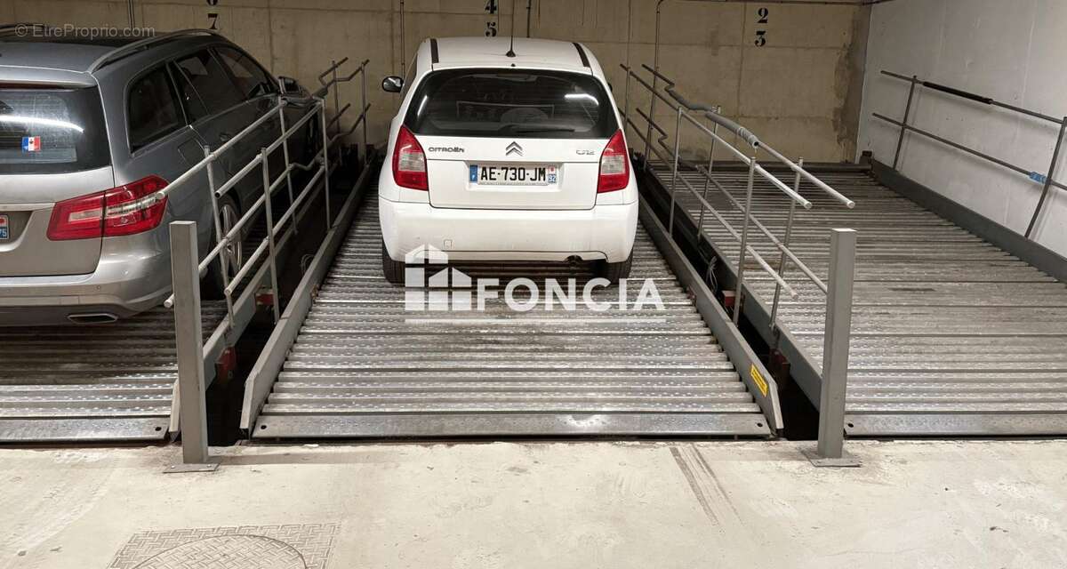 Parking à PARIS-15E