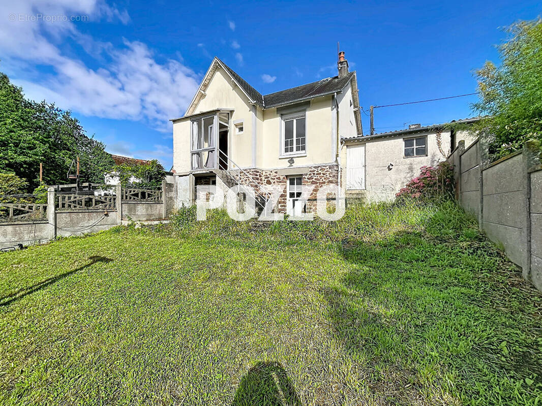Maison à CERENCES
