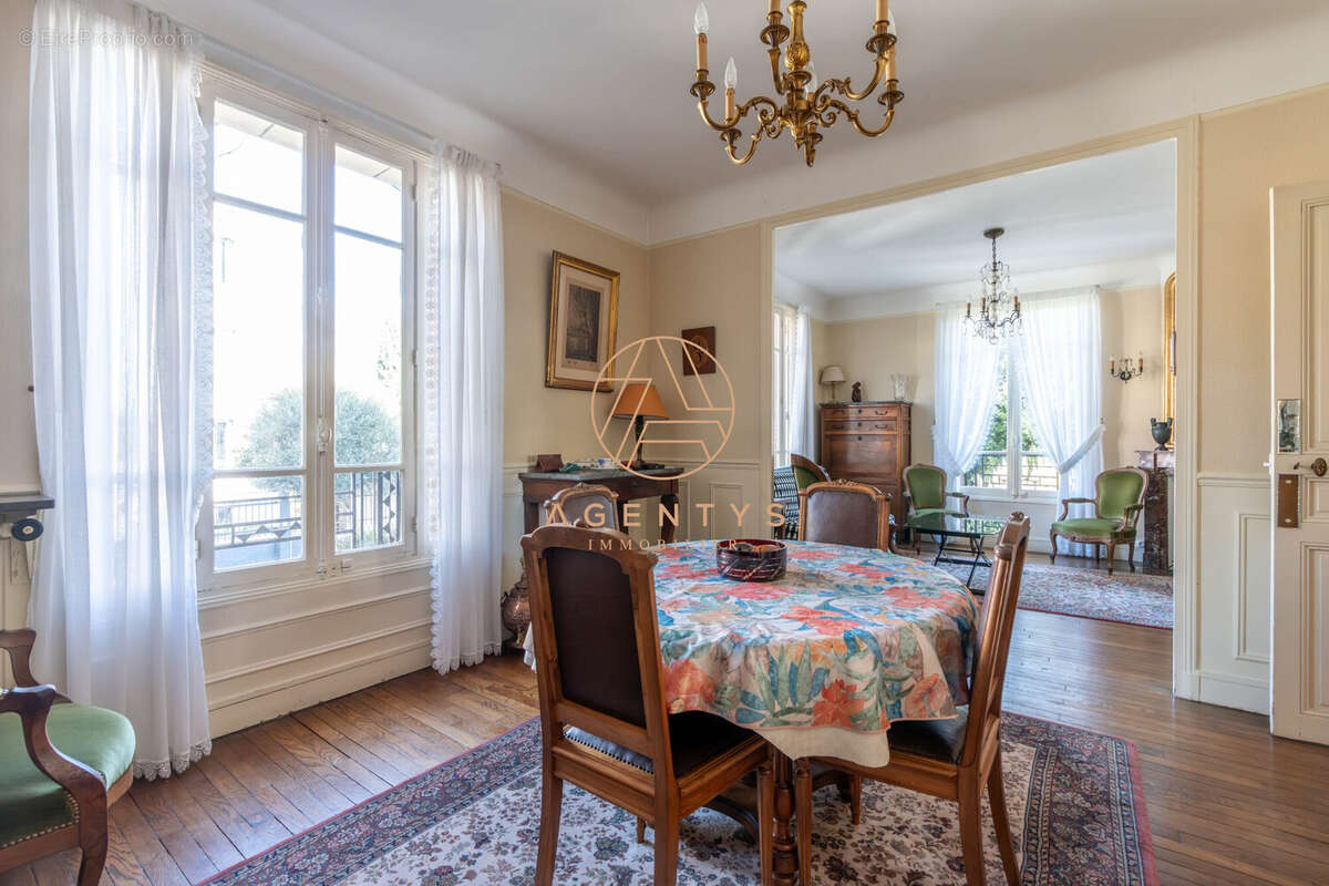 Maison à LE PERREUX-SUR-MARNE