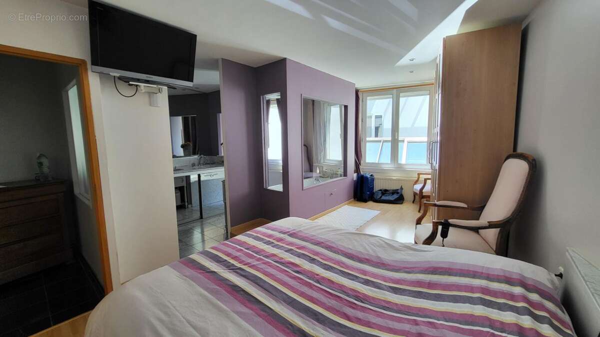 Maison de caractère rénovée centre ville, 4 chambres - photo 8
