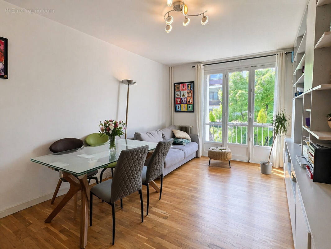 Appartement à SAINT-MAUR-DES-FOSSES