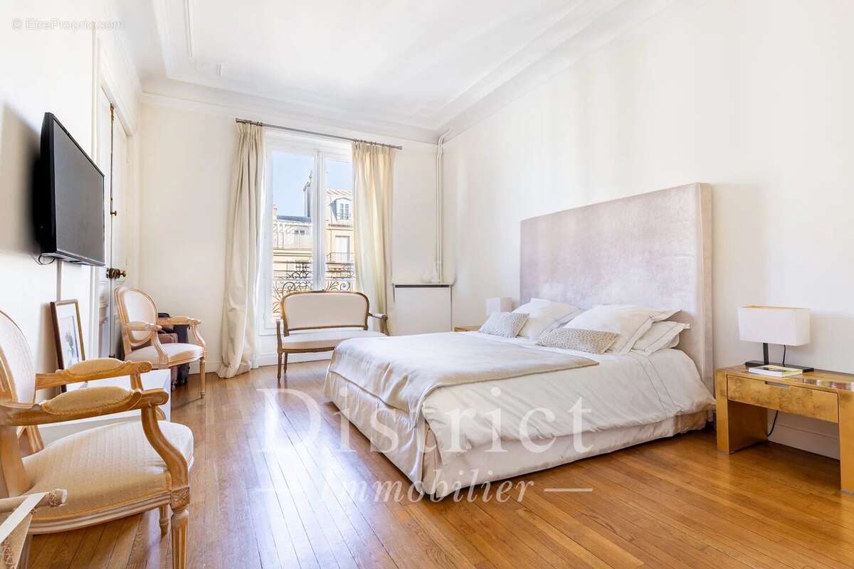 Appartement à PARIS-8E