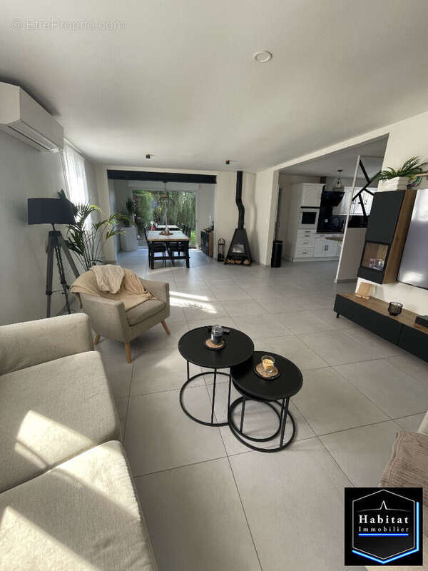 Maison à LE PLESSIS-BELLEVILLE