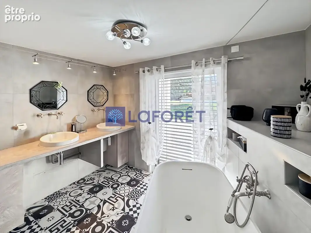 Maison Rivarennes 9 pièce(s) 380 m2 piscine - photo 7