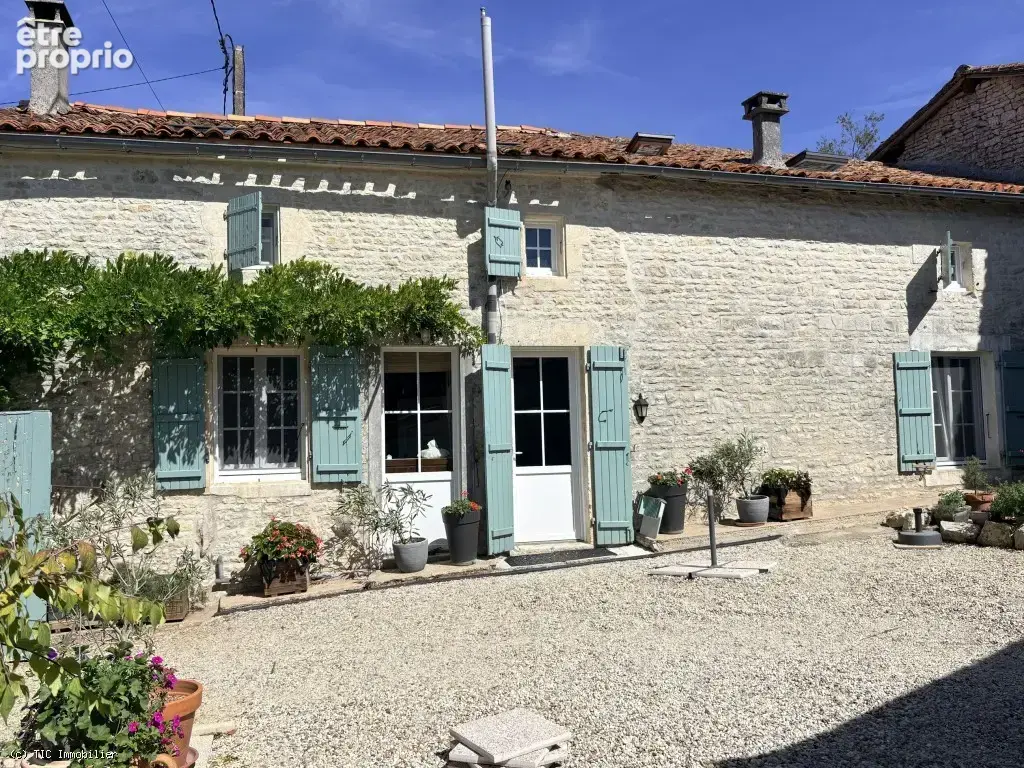 Maison de Village en Pierre Renovée avec 3 Chambres - photo 1
