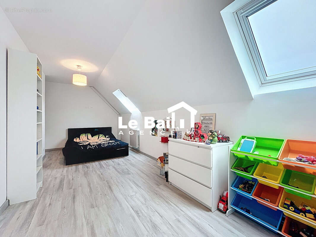 Maison 162 m² à Neuville-Bosc  - photo 8