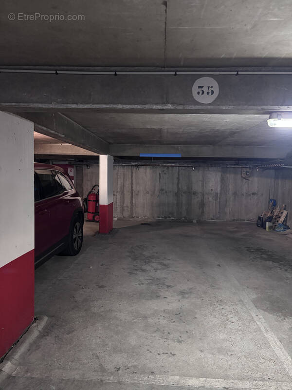 Parking à IVRY-SUR-SEINE