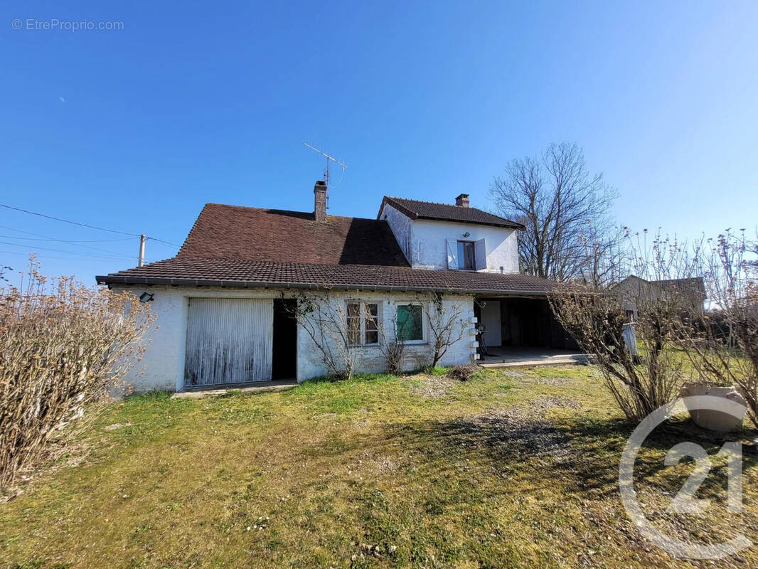 Maison à SAVIGNY-EN-REVERMONT