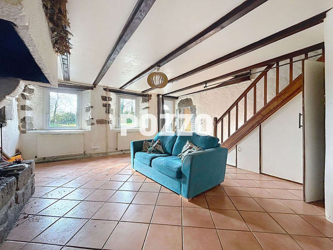 Maison à MONTAIGU-LES-BOIS