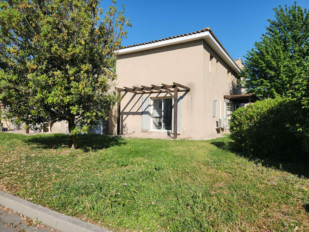 Appartement à SAINT-SATURNIN-LES-AVIGNON