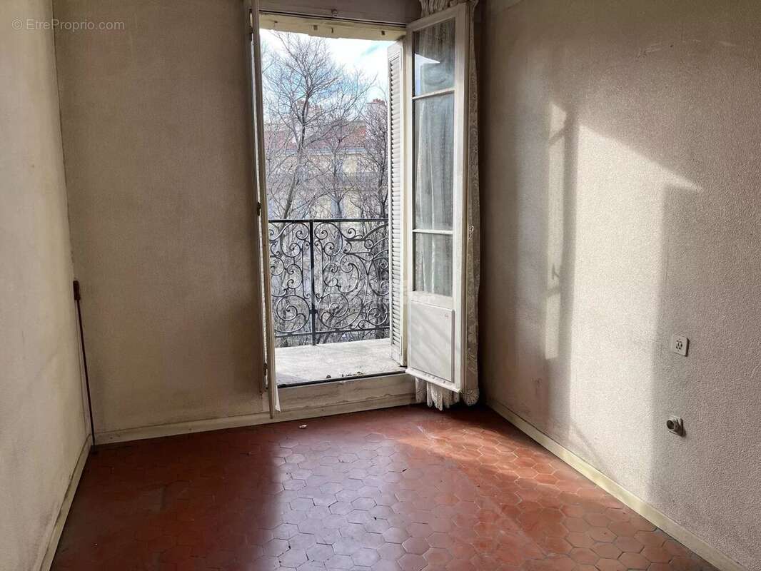 Appartement à MARSEILLE-2E