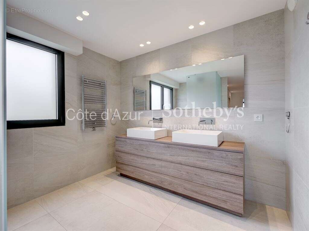 Appartement à VALLAURIS