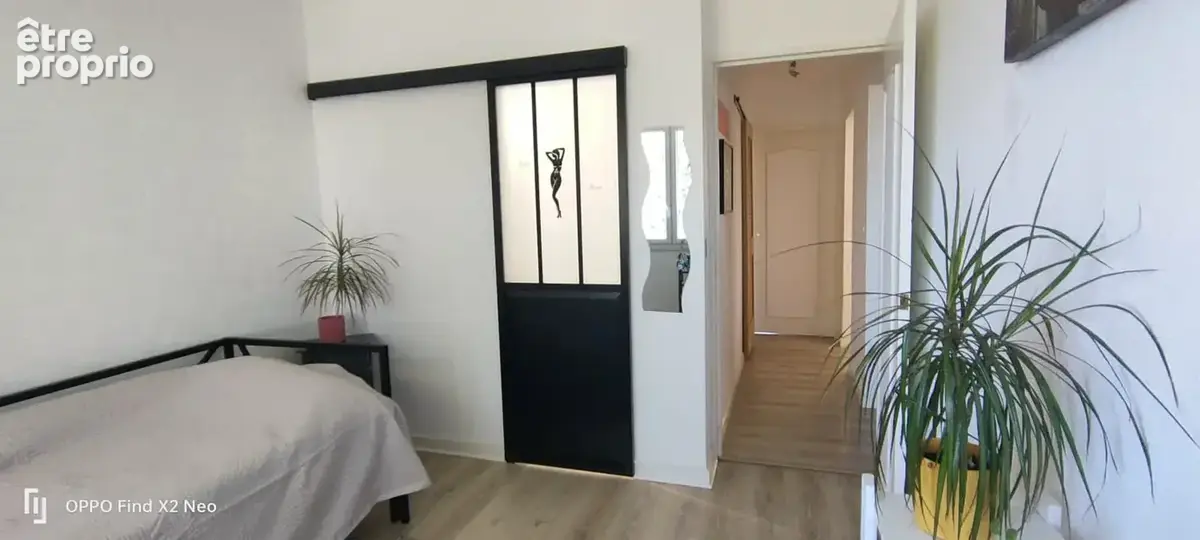 ANGERS Appartement  T4 avec garage 111 m2 , 3 chambres , 2 salles d'eau , cave , garage . - photo 7