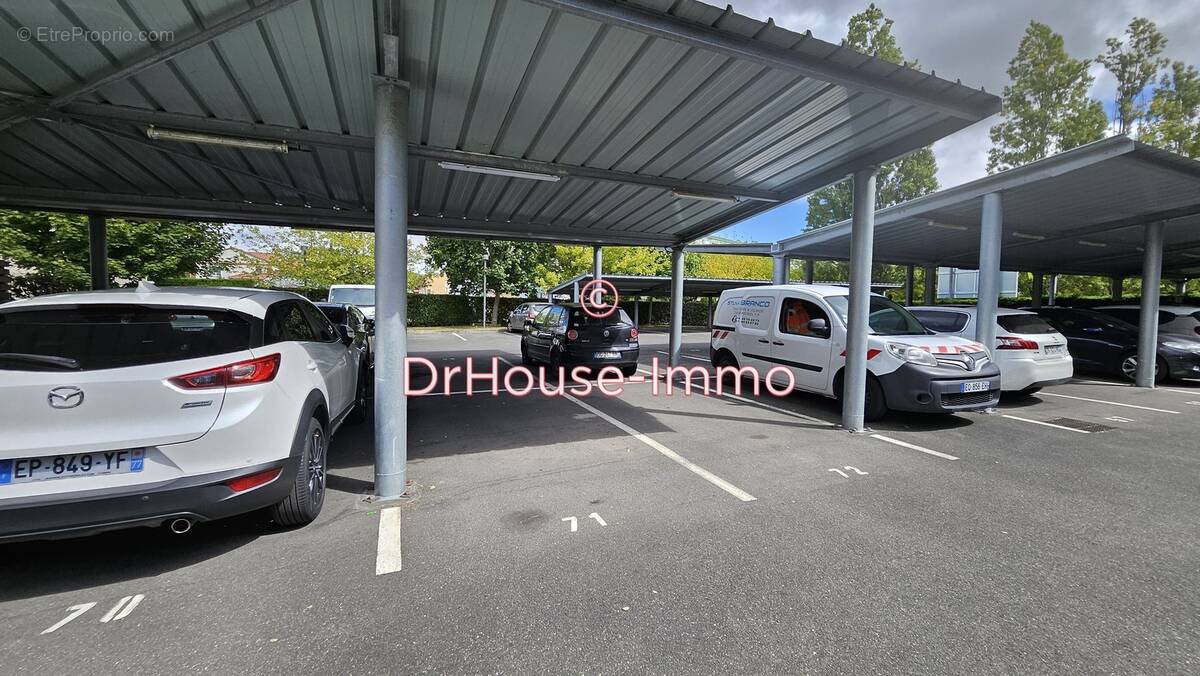 Photo Parking à Savigny-Le-Temple au prix de 9 500€