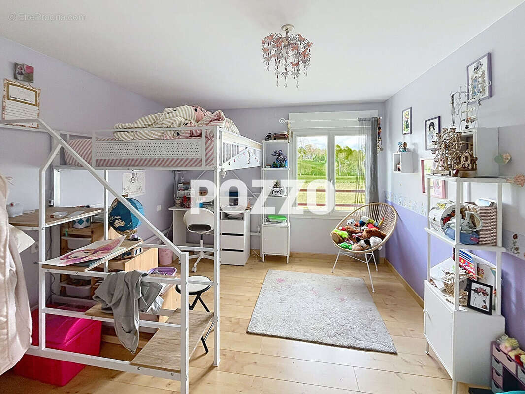 A VENDRE à Grandparigny - Maison 6 pièce(s) 196 m² - photo 11
