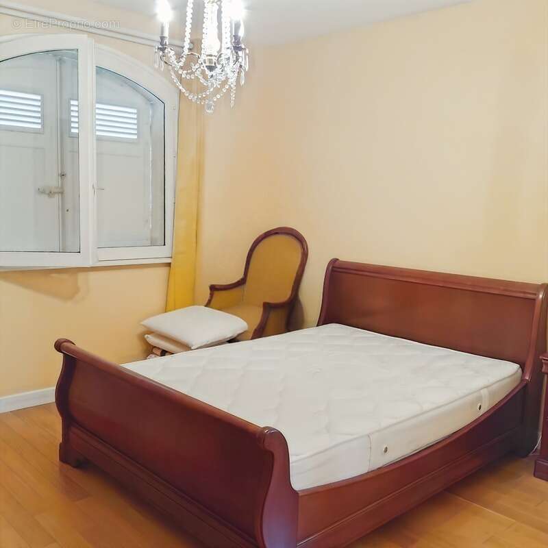 Maison à LA MONNERIE-LE-MONTEL