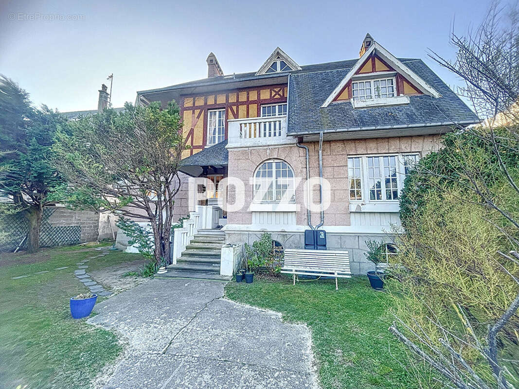 Maison à AGON-COUTAINVILLE
