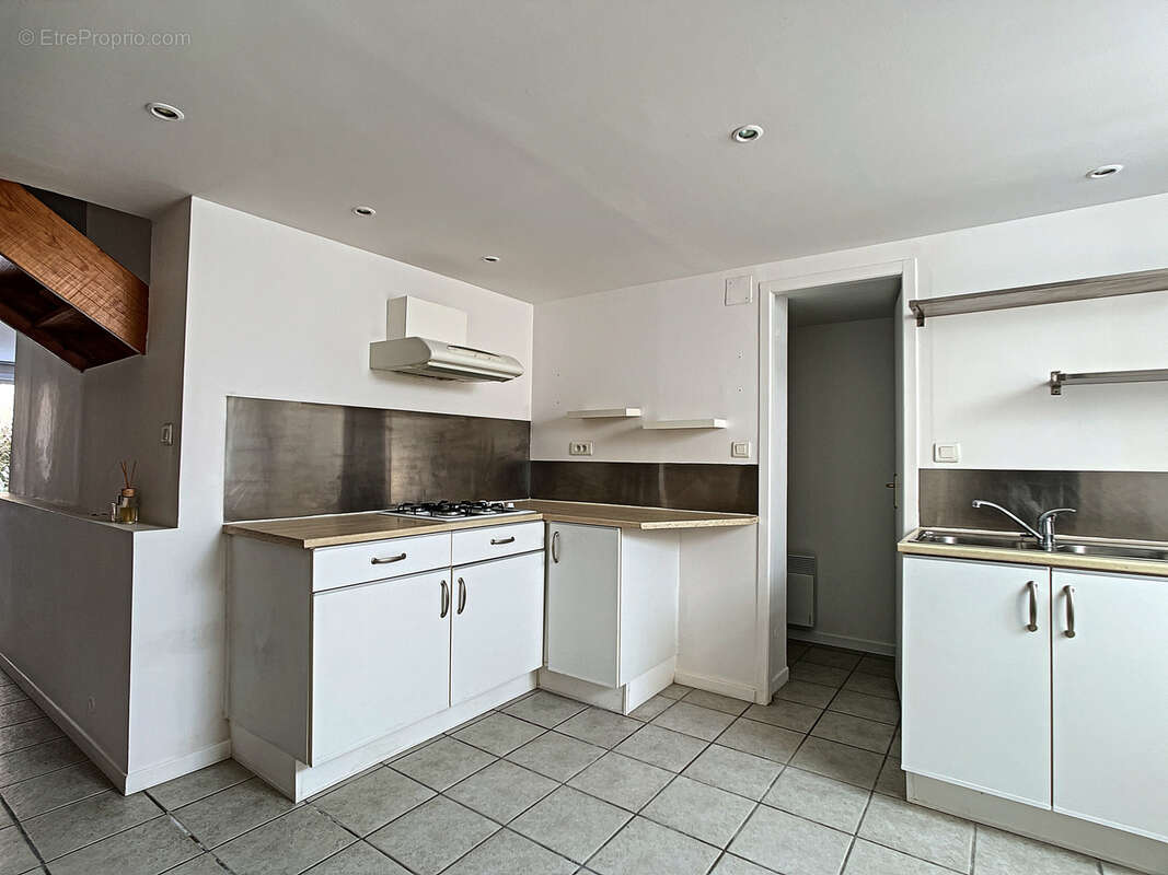 A vendre sur bordeaux - immeuble en pierre avec jardin - photo 3