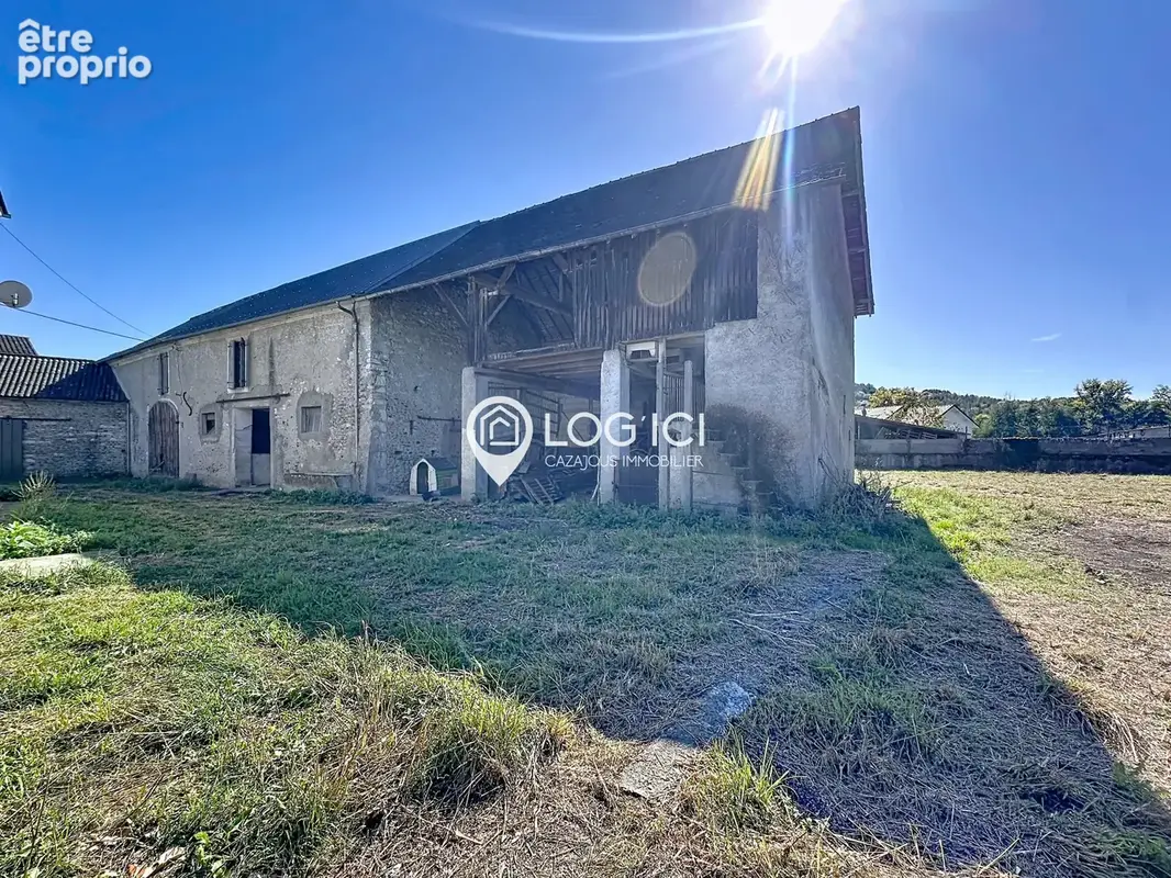 SAINT-ABIT - Vente véritable Enclos béarnais en partie rénové sur un terrain de plus 2 000 m2 - photo 3