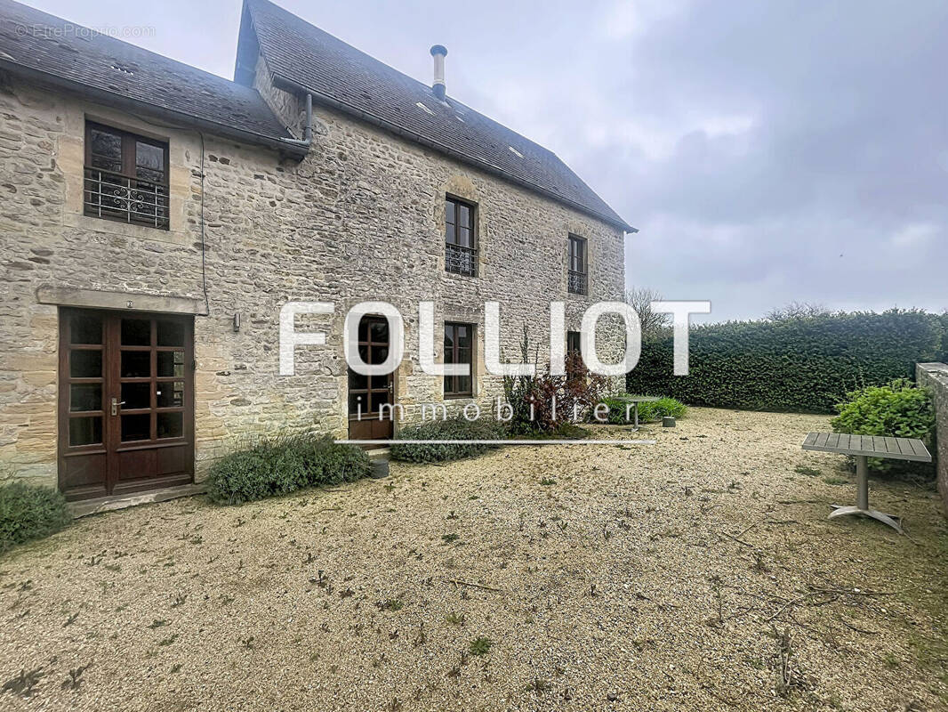 Maison à COLLEVILLE-SUR-MER