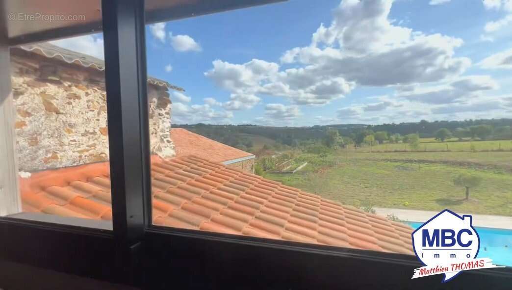 Maison à MONTREVAULT