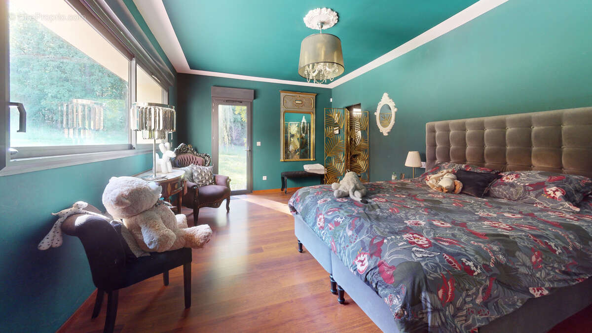 Maison à MONTAIGUT-SUR-SAVE