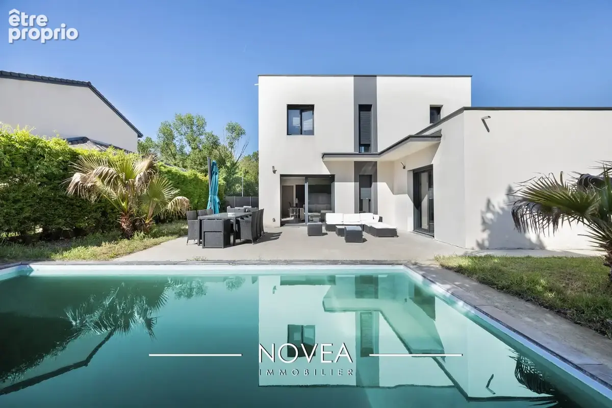 Maison 144 m² à Saint-Maurice-De-Beynost  - photo 2